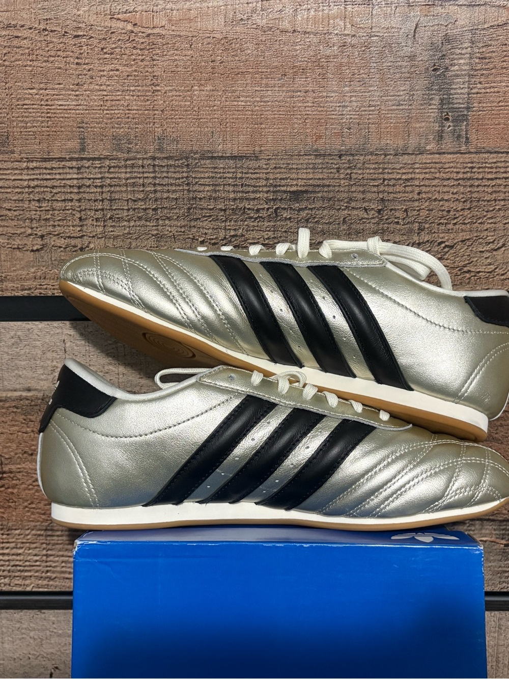 adidas Men's Metallic Silver & Black Classic Sneakers